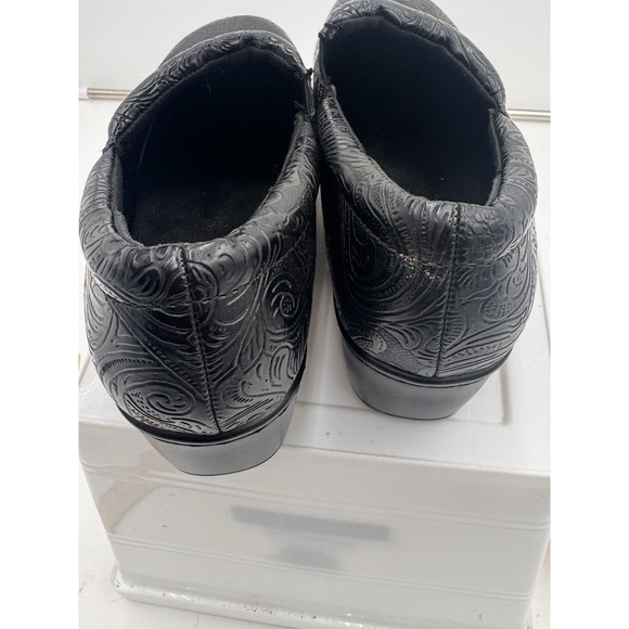 Womens YUU Bethanee Clogs Size: 8.5 W Color: Black Excellent Preowned Floral - Picture 5 of 8